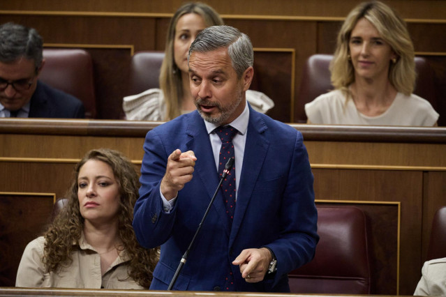 El diputado del PP, Juan Bravo Baena, durante un pleno en el Congreso de los Diputados, a 25 de junio de 2025, en Madrid (España).