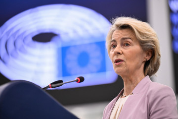 La presidenta de la Comisión Europea, Ursula von der Leyen, en su intervención durante un debate en el pleno del Parlamento Europeo en Estrasburgo (Francia).