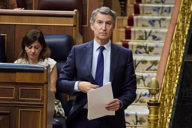 El presidente del PP, Alberto Núñez Feijóo, durante un pleno extraordinario, en el Congreso de los Diputados, a 9 de julio de 2025, en Madrid (España).