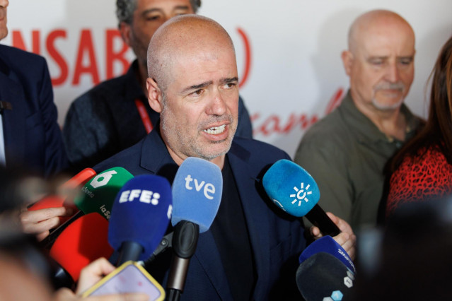 Archivo - El secretario general de CCOO, Unai Sordo atiende a los medios tras  su intervención en la clausura de V Congreso de la Federación de Servicios a la Ciudadanía. A 29 de mayo de 2025 en Granada, Andalucía (España).
