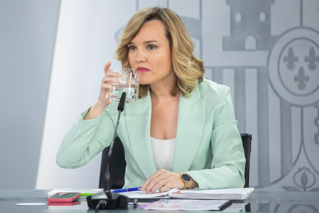La Ministra de Educación y Formación Profesional de España y Portavoz, Pilar Alegría, ofrece declaraciones a la prensa tras el Consejo de Ministros, a 1 de julio de 2025, en Madrid (España).
