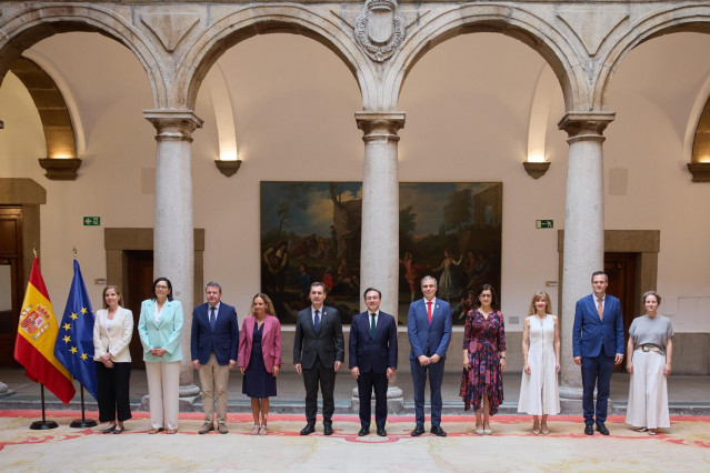 El ministro de Asuntos Exteriores, Unión Europea y Cooperación, José Manuel Albares, preside la reunión del patronato de la FIAP