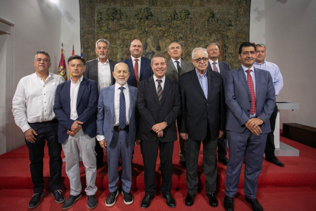 Firma de los nuevos estatutos de la Asociación Interprofesional Vinos de Valdepeñas.