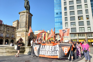 Manifestación de apoyo en Gijón a 'las seis de La Suiza'.
