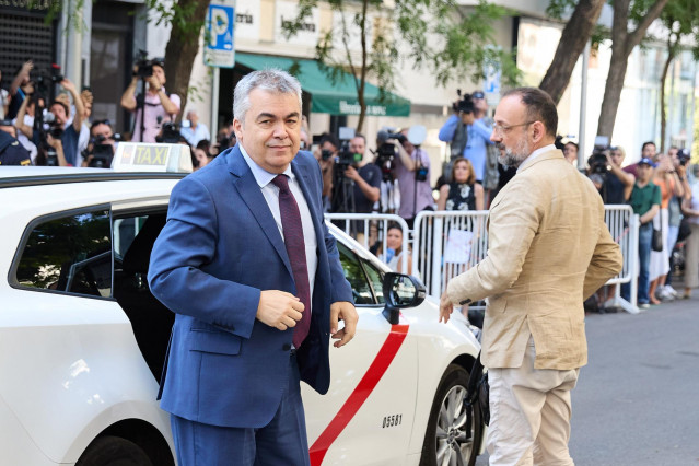 El exsecretario de Organización del PSOE Santos Cerdán a su llegada a declarar en el Tribunal Supremo, a 30 de junio de 2025, en Madrid (España).