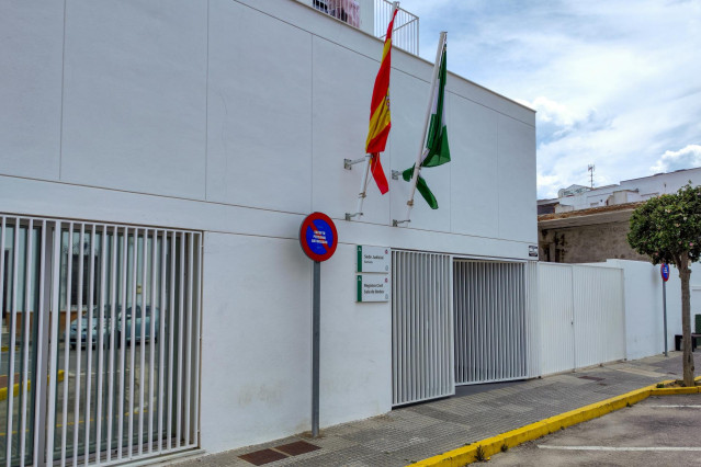 Archivo - Entrada de los juzgados de Barbate.