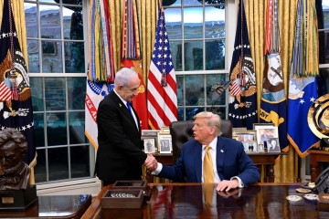 EuropaPress 6847566 handout 09 july 2025 us washington us president donald trump shakes hands