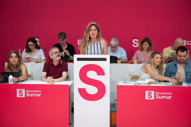 La coordinadora de Movimiento Sumar, Lara Hernández, durante la última reunión del curso político del Grupo Coordinador del Movimiento Sumar, en el Teatro Réplika de Madrid, a 12 de julio de 2025, en Madrid (España).