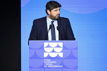 El presindente del Gobierno regional, Fernando López Miras, reivindica un Plan Nacional del Agua en el Foro Mediterráneo
