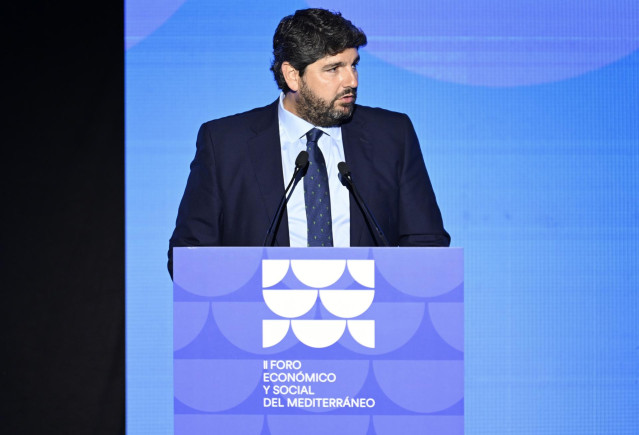 El presindente del Gobierno regional, Fernando López Miras, reivindica un Plan Nacional del Agua en el Foro Mediterráneo