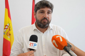 El presidente de la Región de Murcia, Fernando López Miras, ofrece declaraciones tras reunirse con el alcalde de Torre Pacheco, Pedro Ángel Roca