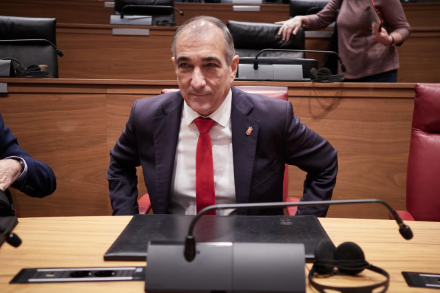 Archivo - El consejero de Cohesión Territorial del Gobierno de Navarra, Óscar Chivite, en el Parlamento de Navarra durante el Debate sobre el Estado de la Comunidad.