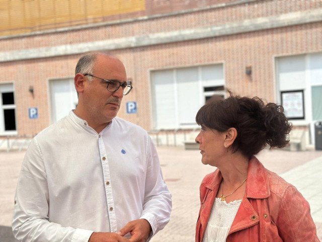 El viceconsejero de Seguridad, Ricardo Ituarte, junto con la Directora de la Ertzaintza, Victoria Landa, en el exterior del Hospital de Cruces a donde será trasladado uno de los ertzainas heridos en Ordizia.
