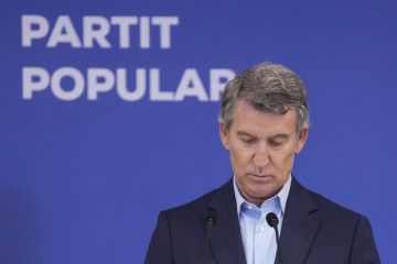 El presidente del Partido Popular, Alberto Núñez Feijóo, interviene  durante un encuentro con dirigentes locales del PP, en el Hotel Lamaro, a 11 de julio de 2025, en Barcelona, Catalunya (España)