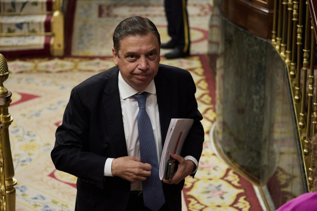 El ministro de Agricultura, Pesca y Alimentación, Luis Planas, durante una sesión de control al Gobierno, en el Congreso de los Diputados, a 18 de junio de 2025, en Madrid (España). Sánchez participa en la sesión de control al Gobierno de hoy para respond