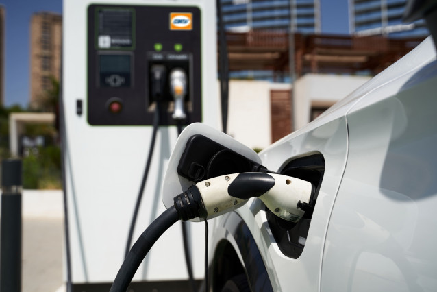 DKV Mobility supera el millón de puntos de recarga para vehículos eléctricos en Europa.