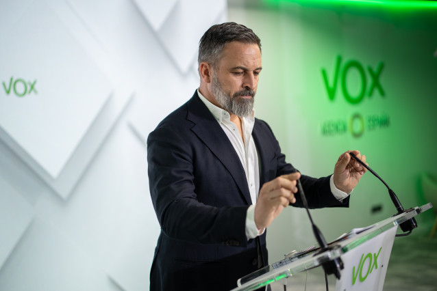 El presidente de Vox, Santiago Abascal, durante una rueda de prensa, a 14 de julio de 2025, en Madrid (España).