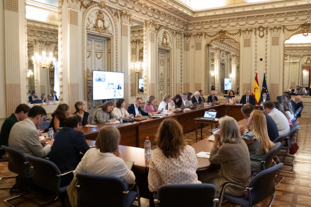 El secretario de Estado de Vivienda y Agenda Urbana, David Lucas, preside una reunión con comunidades autónomas para exponerles los cinco objetivos que vertebrarán el Plan Estatal de Vivienda 2026-2030.