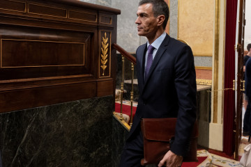 El presidente del Gobierno, Pedro Sánchez, llega a un pleno extraordinario, en el Congreso de los Diputados, a 9 de julio de 2025, en Madrid (España).