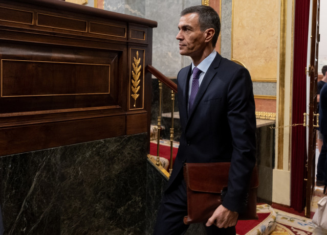 El presidente del Gobierno, Pedro Sánchez, llega a un pleno extraordinario, en el Congreso de los Diputados, a 9 de julio de 2025, en Madrid (España).
