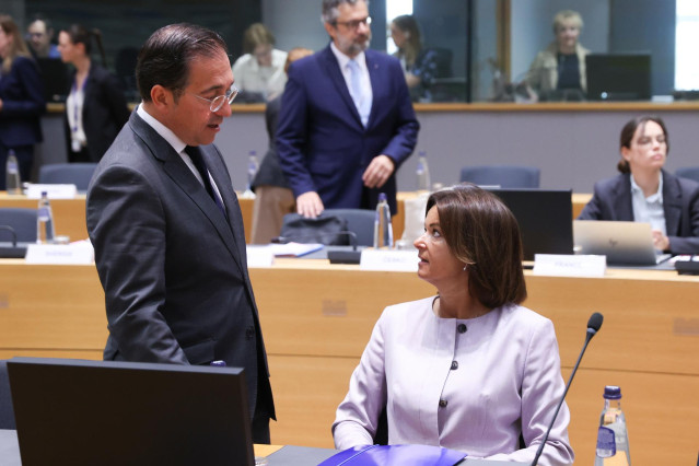 El ministro de Exteriores, José Manuel Albares, junto a su homóloga de Eslovenia, Tanja Fajon.