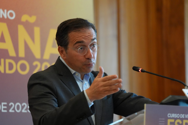 El ministro de Asuntos Exteriores, Unión Europea y Cooperación, José Manuel Albares, inaugura la tercera edición del seminario España en el mundo, en el Palacio de la Magdalena, en Santander.