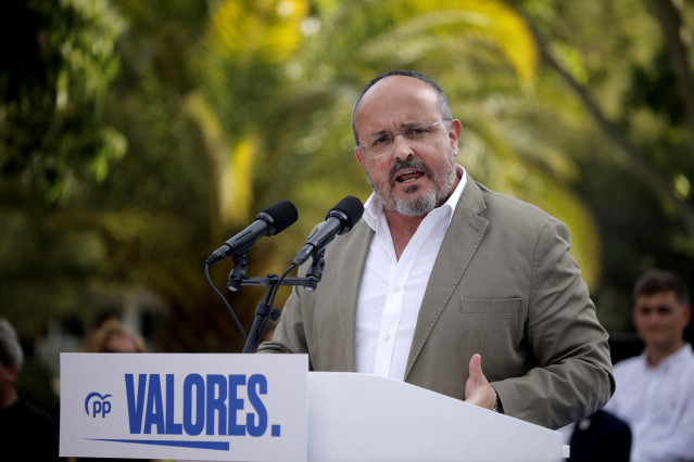 Archivo - El presidente del Partido Popular catalán, Alejandro Fernández, interviene durante un acto del Partido Popular, a 31 de mayo de 2025, en Castelldefels, Barcelona, Catalunya (España).