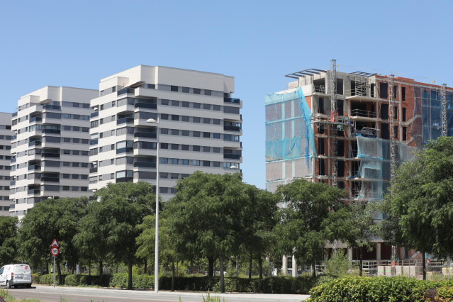 Archivo - Edificio en construcción en Madrid (España).