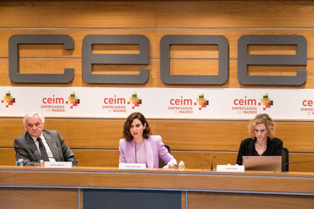 Archivo - El presidente de CEIM, Miguel Garrido; la presidenta de la Comunidad de Madrid y del Partido Popular de Madrid, Isabel Díaz Ayuso y la secretaria general de CEIM, Sara Molero, durante la Junta Directiva de CEIM