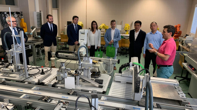 Visita a la UJA de responsables de la empresa china Tianneng