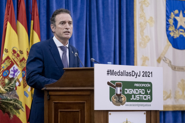 Archivo - El presidente de la Asociación Dignidad y Justicia, Daniel Portero, interviene en el acto de Entrega de las Medallas a la 