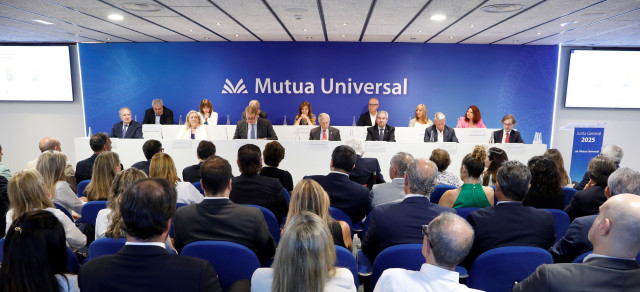 La Junta General de Mutua Universal.