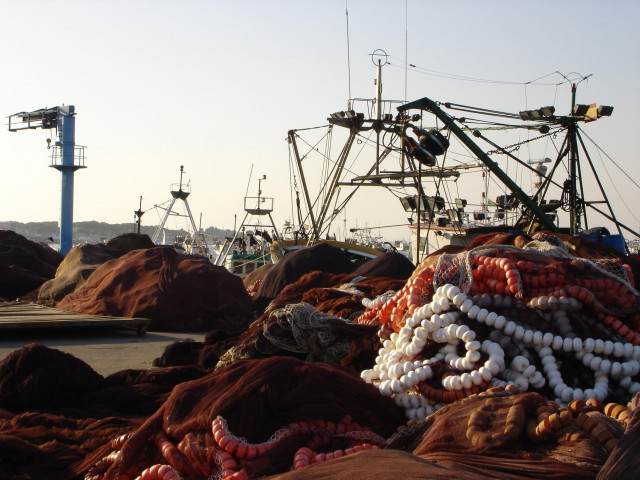 Archivo - Redes y aparejos de pesca en el puerto de Punta Umbría