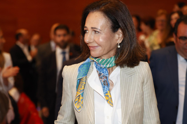 Archivo - Ana Botín a su llegada a la clausura de la XVII Convocatoria de “Euros de tu Nómina”, a 09 de junio de 2025, en Madrid (España).