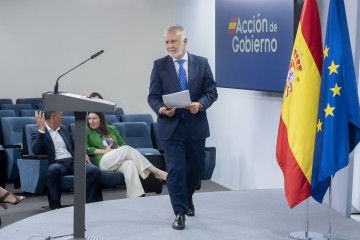 El ministro de Política Territorial y Memoria Democrática de España, Ángel Víctor Torres, a su llegada a una rueda de prensa posterior a la Comisión Bilateral de Cooperación Administración del
