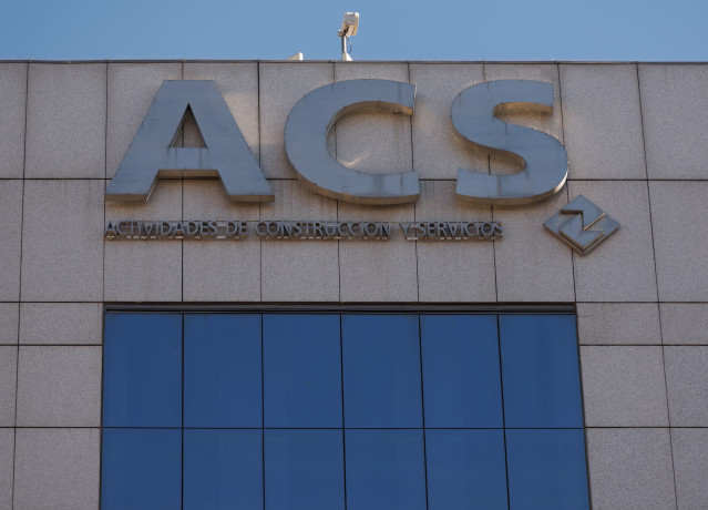 Archivo - Fachada de la sede de ACS, en Madrid (España)