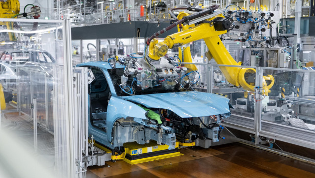 Porsche ensambla el Macan número un millón en la planta de montaje de Leipzig.