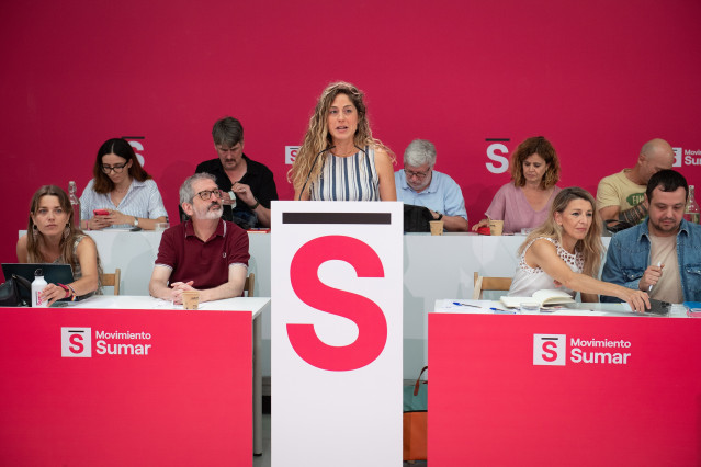 La coordinadora de Movimiento Sumar, Lara Hernández, durante la última reunión del curso político del Grupo Coordinador del Movimiento Sumar, en el Teatro Réplika de Madrid, a 12 de julio de 2025, en Madrid (España).