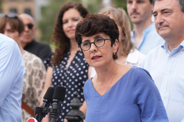 Archivo - La cabeza de lista al Congreso por Gipuzkoa, Maribel Vaquero, durante un acto sobre autogobierno, en la plaza Euskadi, a 8 de julio de 2023, en San Sebastián-Donostia (Gipuzkoa)