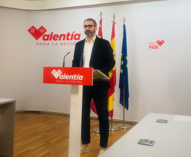 Archivo - El secretario general del PSOE en la Región de Murcia, Francisco Lucas, en la sede del partido