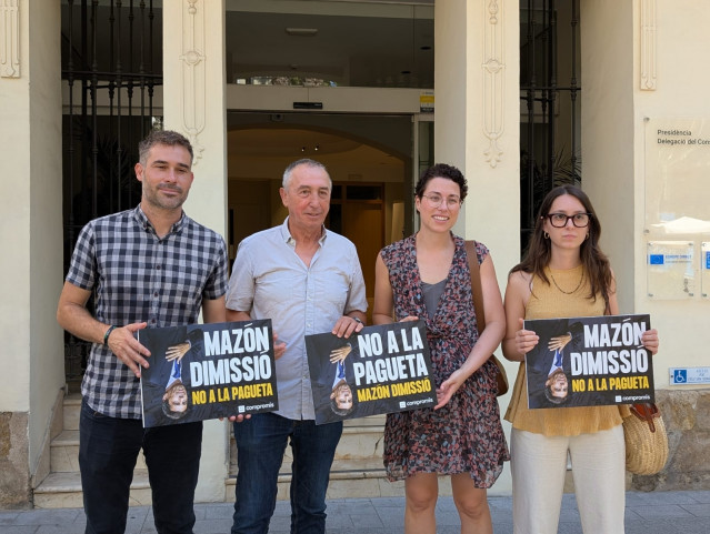 El portavoz de Compromís en Les Corts, Joan Baldoví, junto a la portavoz adjunta de la coalición, Aitana Mas, y los diputados Gerard Fullana y María José Calabuig este miércoles en Alicante