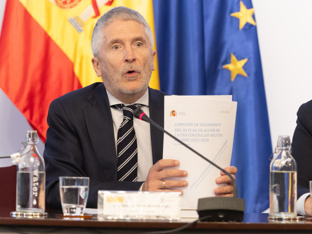 El ministro de Interior, Fernando Grande-Marlaska, durante la reunión extraordinaria de la Comisión de seguimiento del III Plan de Acción de Lucha contra los Delitos de Odio 2025-2028, en el Ministerio del Interior