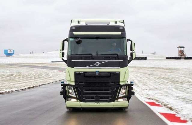 Archivo - Volvo Group reduce su beneficio un 40% hasta los 1.530 millones euros en el primer semestre.