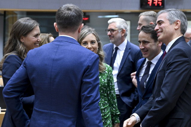 Corro de ministros europeos en la reunión del Consejo de Asuntos Generales celebrada en Bruselas, entre ellos el secretario de Estado de Asuntos Europeos español, Fernando Sampedro (d).