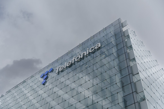 Archivo - Fachada de la sede de Telefónica, a 6 de marzo de 2023, en Madrid (España).