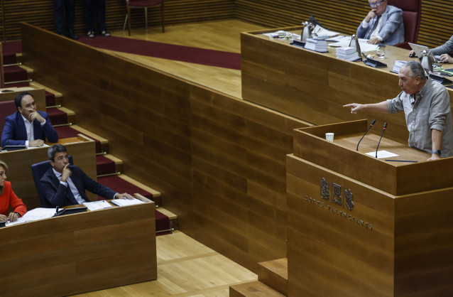 Archivo - El síndic de Compromís, Joan Baldoví, interviene durante una sesión de control al 'president' Carlos Mazón