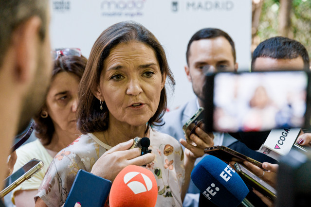 La portavoz del PSOE en el Ayuntamiento de Madrid, Reyes Maroto, ofrece declaraciones a los medios durante la  presentación de la programación oficial de MADO 2025 (Madrid Orgullo), en el Museo Nacional Thyssen-Bornemisza, a 25 de junio de 2025, en Madrid