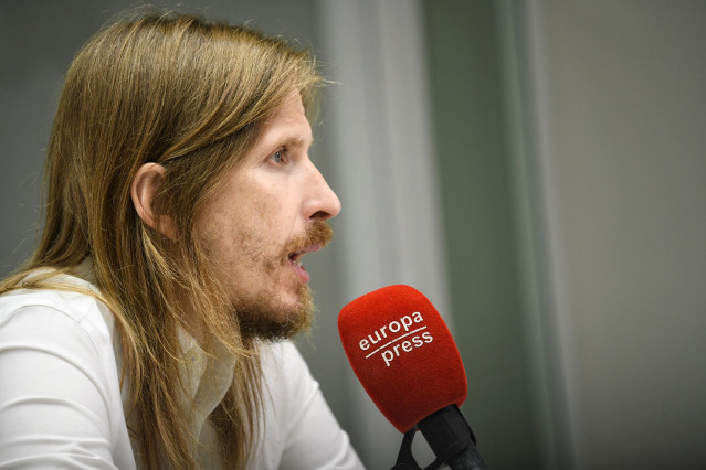 El secretario de Organización y coportavoz de Podemos, Pablo Fernández, durante una entrevista para Europa Press, a 17 de julio de 2025, en Madrid (España).