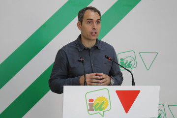 El coordinador general de IU Andalucía y diputado en el Congreso, Toni Valero, en rueda de prensa en Málaga