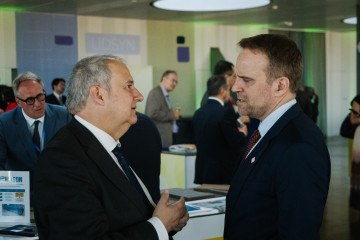 El ministro de Industria y Turismo, Jordi Hereu, junto al ministro francés Marc Ferracci